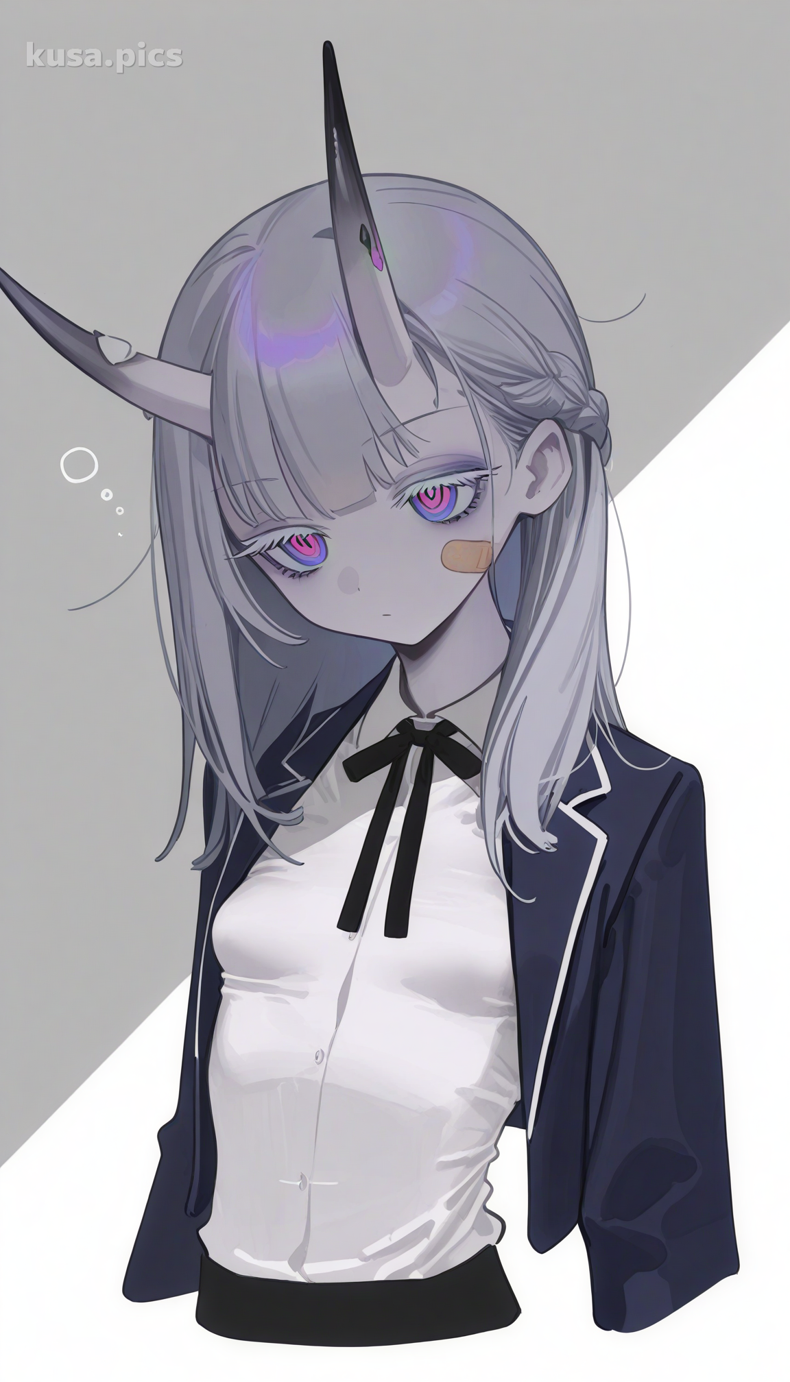 Chica escolar zombie con piel gris, uniforme desgastado y cuernos de oni - variación de diseño de personaje OC de anime 2