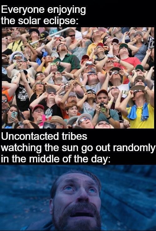 Meme «mirando hacia arriba» usado como reacción desbordada a una imagen mayor