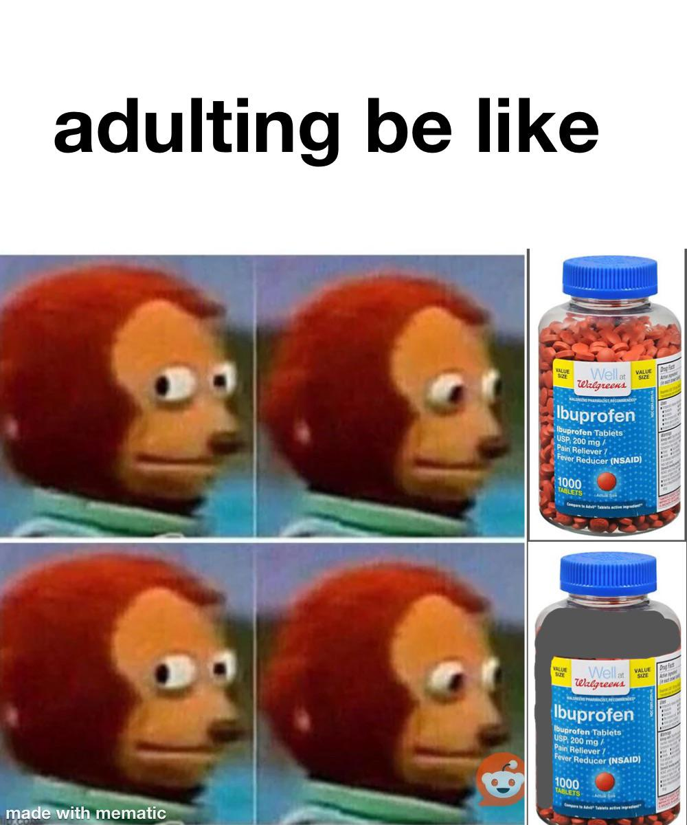 Meme del mono con texto «adulting be like» junto a un frasco gigante de ibuprofeno