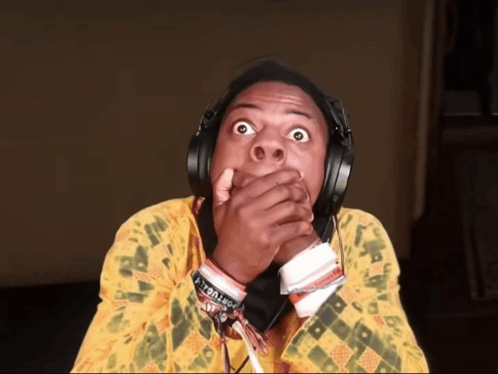 Susto de ojos saltones con las manos en la cara, en el estilo del meme Speed face